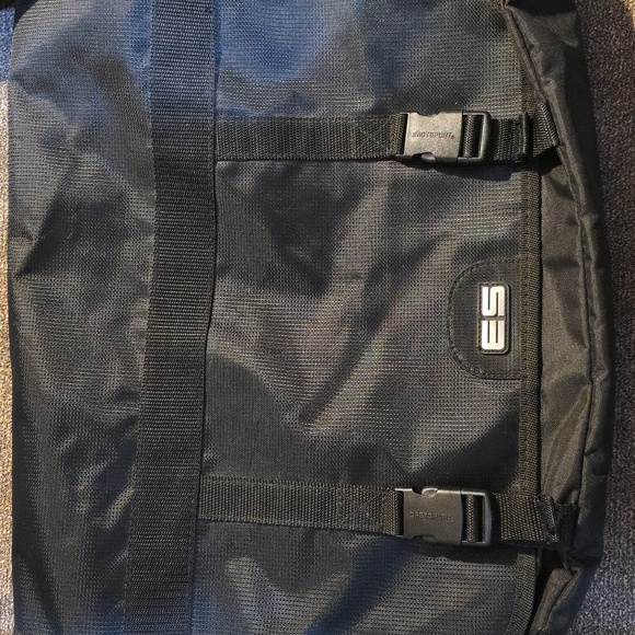 Black Men's Messenger Bag - Picture 4 of 9